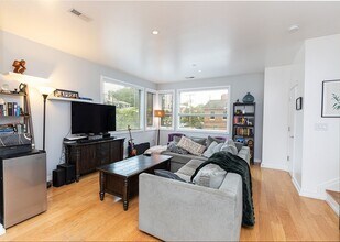 1038 Otis St NE in Washington, DC - Building Photo - Building Photo