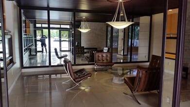 3375 N Country Club Dr, Unit 203 in Miami, FL - Building Photo - Building Photo