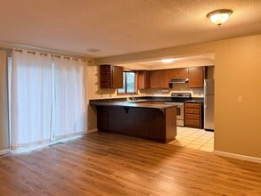 4403 Panther Ct NE in Keizer, OR - Building Photo - Building Photo