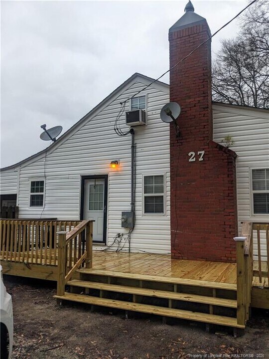 27 S Green St in Parkton, NC - Building Photo