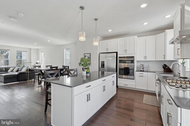 212 Red Leaf Ln in Exton, PA - Building Photo - Building Photo
