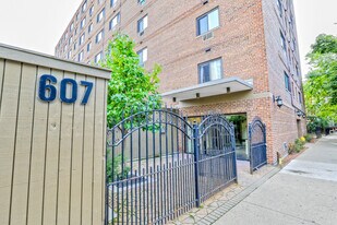 607 W Wrightwood Ave in Chicago, IL - Building Photo