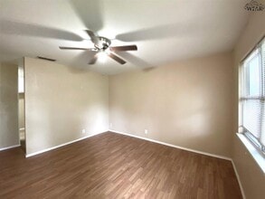 1442 Deville St in Wichita Falls, TX - Building Photo - Building Photo