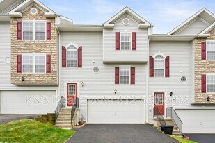 2711 Canterbury Dr in Imperial, PA - Building Photo