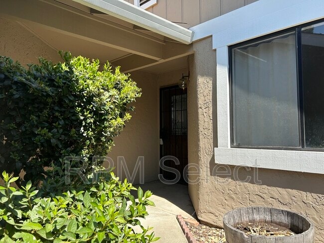8085 Forest Glen Way in Citrus Heights, CA - Building Photo - Building Photo