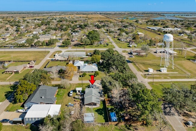 1614 Avenue F in Danbury, TX - Building Photo - Building Photo