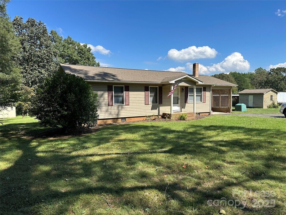 147 Sinclair Rd in Mooresville, NC - Building Photo