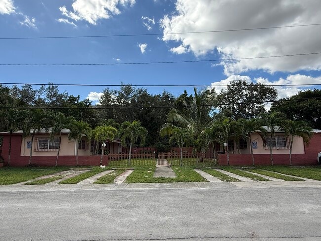 660 NE 132nd St, Unit Beautiful 1-Bed Apartment in North Miami, FL - Building Photo - Building Photo