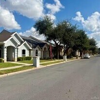 7 Cardinal Ave W in McAllen, TX - Building Photo