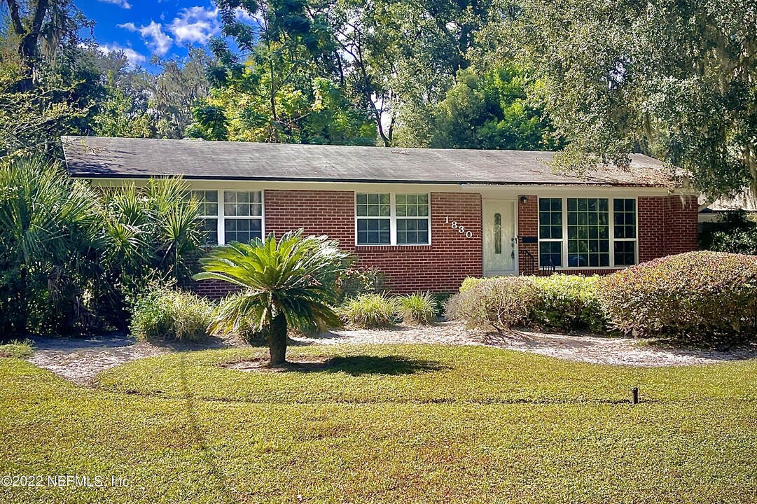 1830 W Holly Oaks Lake Rd in Jacksonville, FL - Building Photo