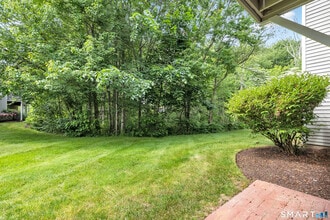 201 Mayfield Dr in Trumbull, CT - Building Photo - Building Photo