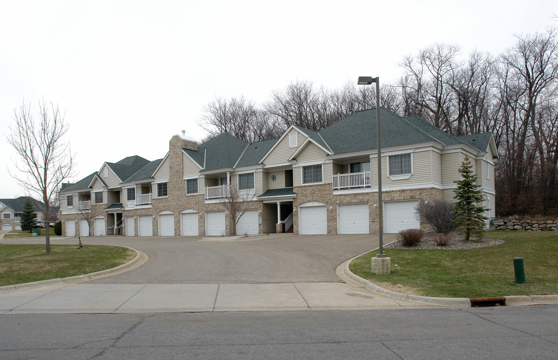 Raspberry Woods Townhomes in Hopkins, MN - Foto de edificio