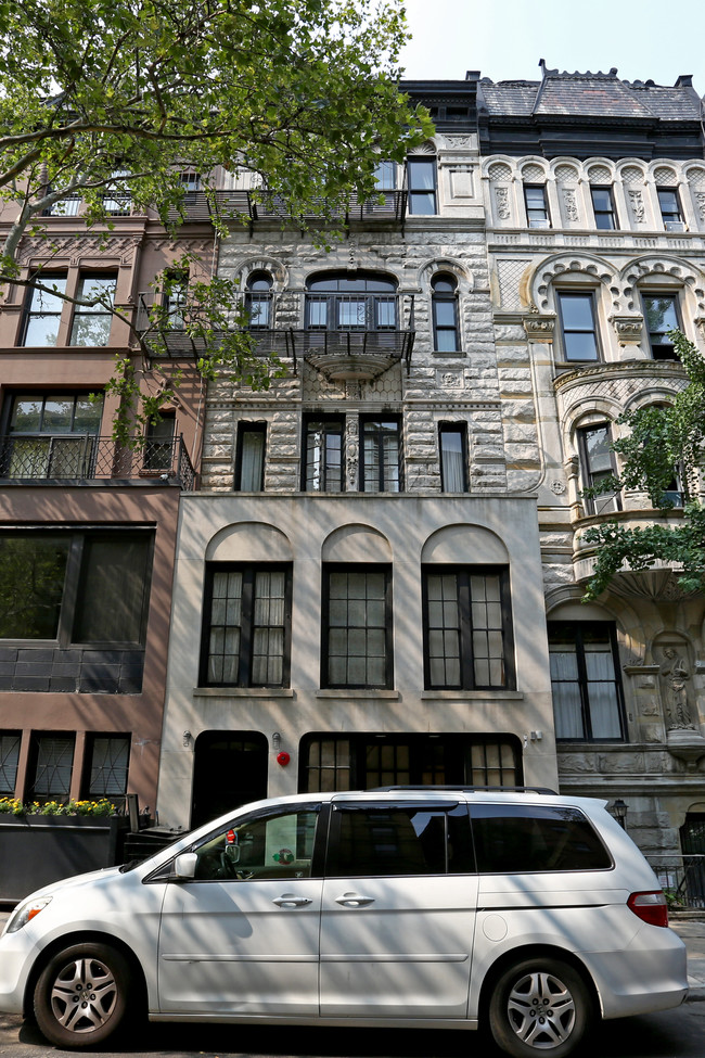 108 W 74th St in New York, NY - Foto de edificio - Building Photo