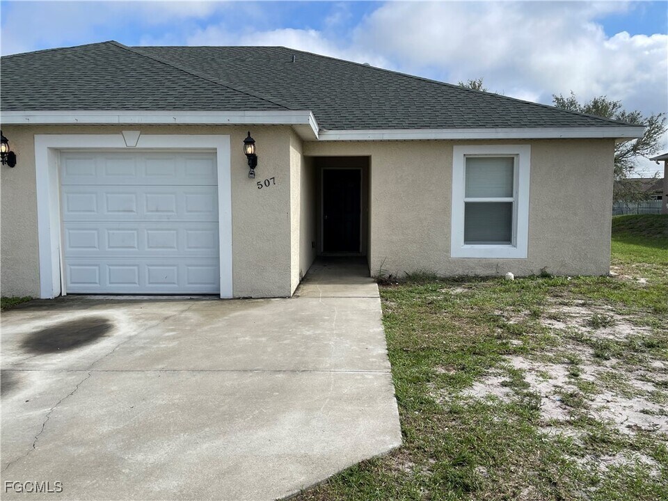 507 Hancock Bridge Pkwy in Cape Coral, FL - Building Photo