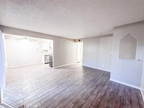 1550 W Ashlan Ave in Fresno, CA - Building Photo - Building Photo