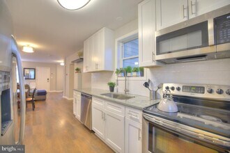 2708 Oakley Ave in Baltimore, MD - Building Photo - Building Photo