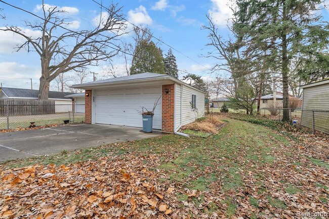 3945 Harding St in Dearborn Heights, MI - Building Photo - Building Photo