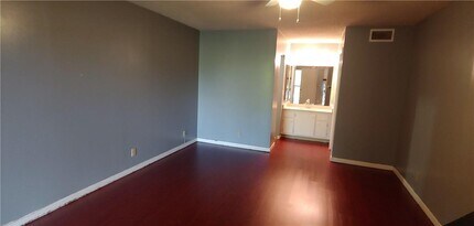 6575 W Oakland Park Blvd, Unit 404 in Lauderhill, FL - Building Photo - Building Photo