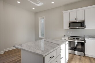 306 W Taft St, Unit B in Lafayette, LA - Foto de edificio - Building Photo