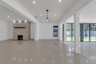 549 NE 12th Ave in Fort Lauderdale, FL - Building Photo - Building Photo