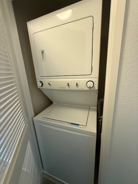 27648 Susan Beth Way, Unit H in Santa Clarita, CA - Building Photo - Building Photo