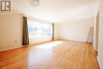 9 Mississauga Rd N in Mississauga, ON - Building Photo - Building Photo