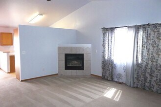 350 Gypsum Ct in Loveland, CO - Building Photo - Building Photo