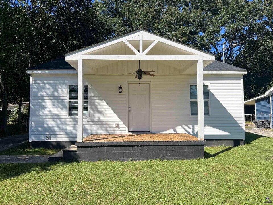 1324 Alma Ave in Warner Robins, GA - Building Photo