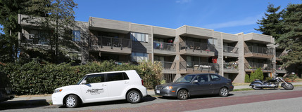 The Louise Court Apartments in Vancouver, BC - Building Photo - Building Photo