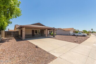 137 W Wagoner Rd in Phoenix, AZ - Building Photo - Building Photo