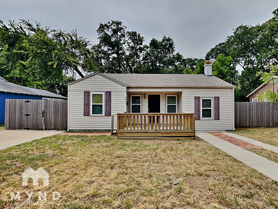 5517 Thomas Ln in River Oaks, TX - Building Photo