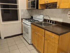 670 Pearl Harbor St in Bridgeport, CT - Building Photo - Building Photo