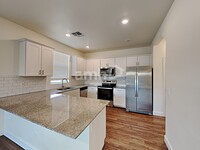 692 W Bosal Dr in Gilbert, AZ - Foto de edificio - Building Photo