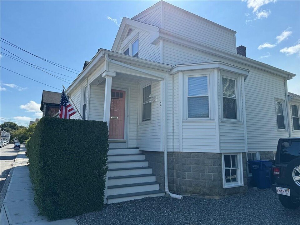 49 Connection St in Newport, RI - Building Photo