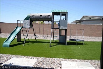 8477 Wolf Mountain Ct in Las Vegas, NV - Building Photo - Building Photo
