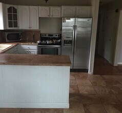 233 Roosevelt Ave in Torrington, CT - Foto de edificio - Building Photo