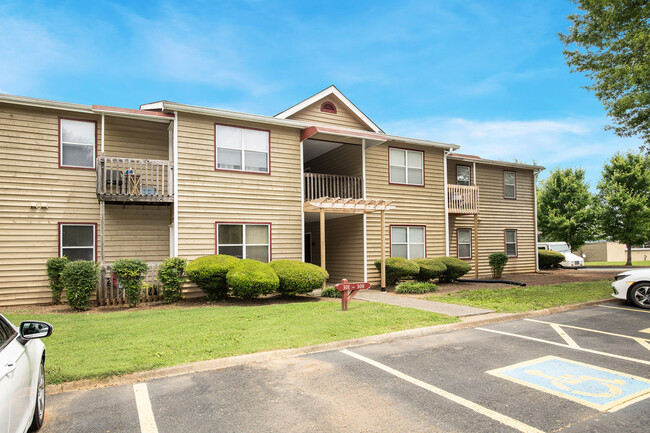 Park Crest Apartments in Athens, TN - Foto de edificio - Building Photo