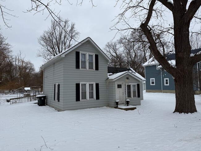 property at 15036 W Russell Rd