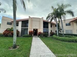 2013 NE Collins Cir, Unit 110 in Jensen Beach, FL - Foto de edificio - Building Photo