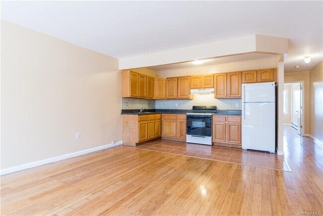 4557B Bronx Blvd-Unit -2 in Bronx, NY - Building Photo - Building Photo