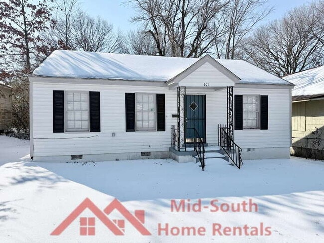 property at 101 E Davant Ave