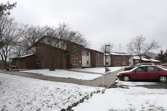 Robert C. Johnston Garden Apartments in South Beloit, IL - Building Photo - Building Photo