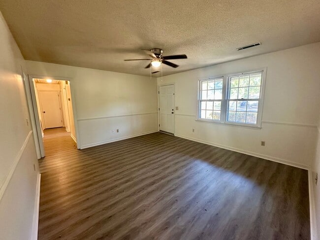 214 Thomas Dr in Sumter, SC - Building Photo - Building Photo