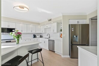 5555 Heron Point Dr in Naples, FL - Foto de edificio - Building Photo