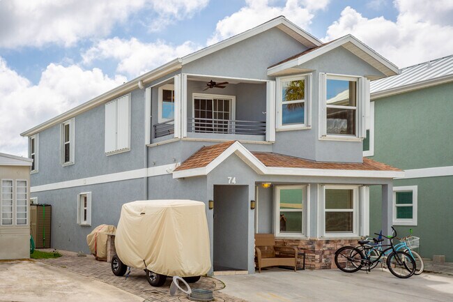 74 Nettles Boulevard in Jensen Beach, FL - Foto de edificio - Building Photo