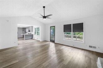 4205 Mabry Rd in Roswell, GA - Building Photo - Building Photo