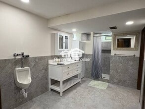 991 Burns Ave in St. Paul, MN - Building Photo - Building Photo