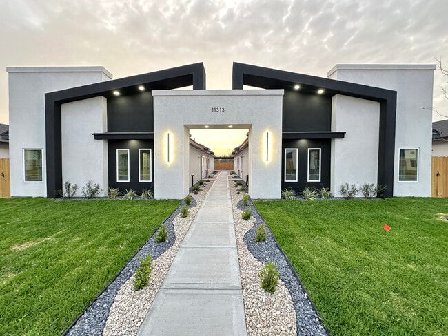 11313 N 25th St in McAllen, TX - Foto de edificio - Building Photo
