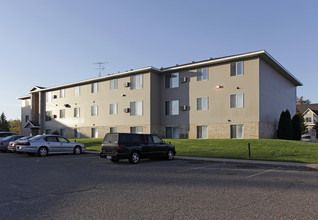 Stratford Square in St. Cloud, MN - Building Photo - Building Photo