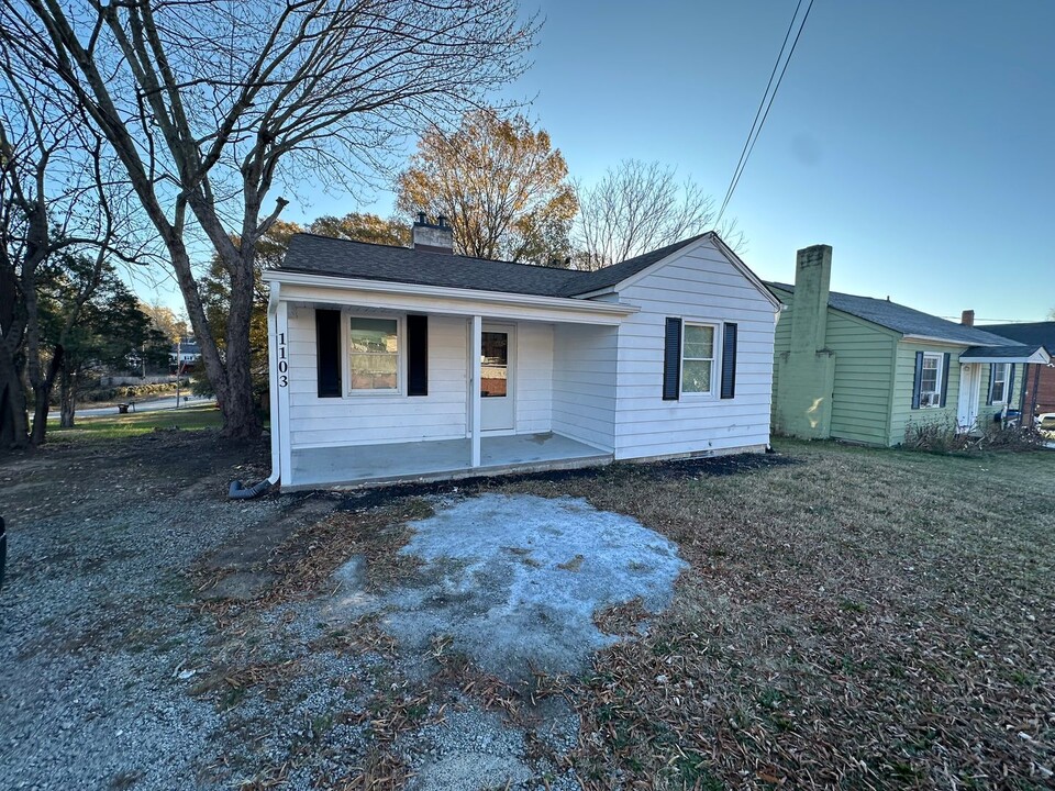 1103 Pershing St in High Point, NC - Building Photo